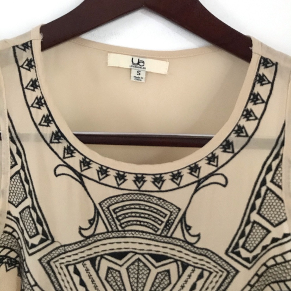 🔶5 for $25🔶 Airy As Ever Sleeveless Blouse - Picture 4 of 9